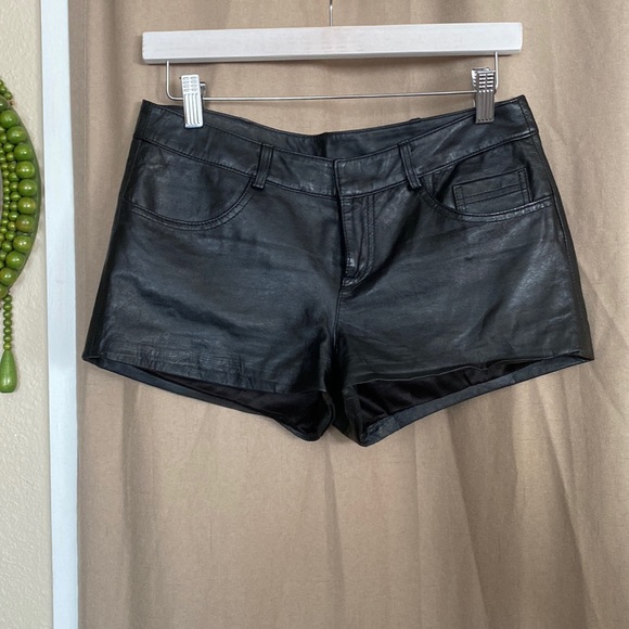 Kardashians Bebe Leather Shorts 2 - Picture 1 of 8